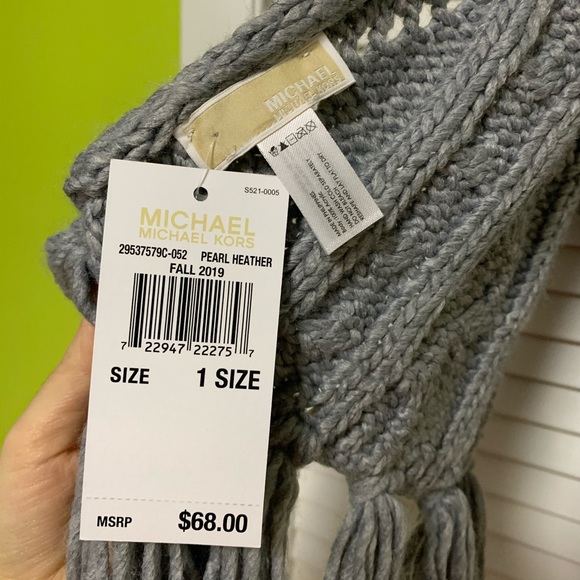 Michael Kors NWT grey knit scarf - Picture 5 of 5